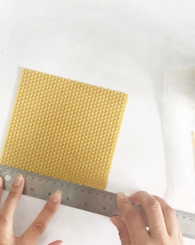 موم کلوخ و ورقی