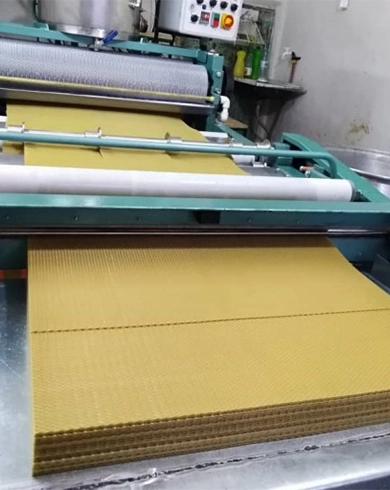 موم کلوخ و ورقی