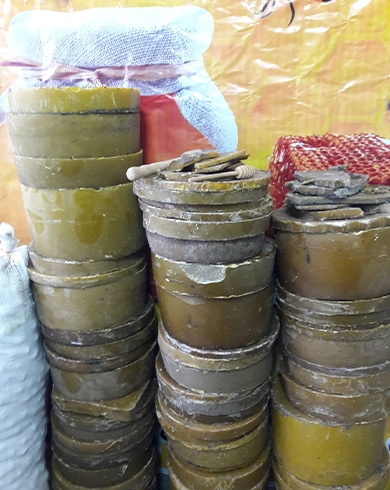 موم کلوخ و ورقی