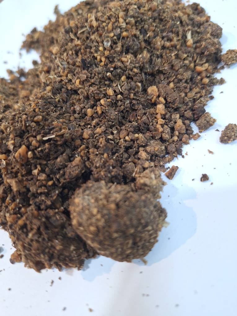 تفاله زیتون خشک شده