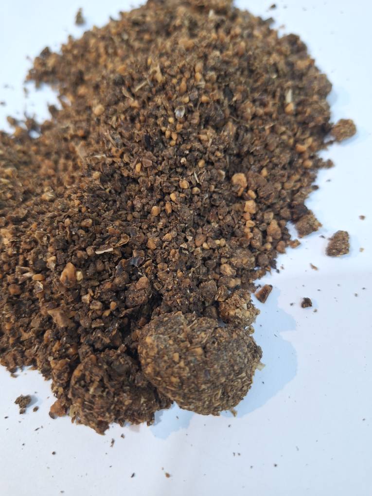 تفاله زیتون خشک شده